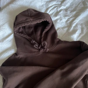 Hoodie  - Hoodie från bikbok i storlek xs  Tvättas och avnoppras innan frakt! Nypris 400kr Frakt ingår ej! 