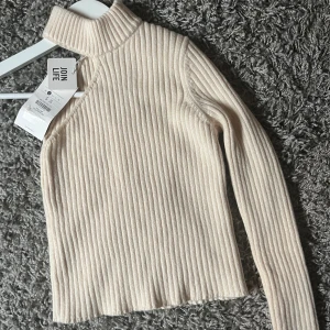 Tröja bershka - Helt ny tröja från bershka i stl S. Säljer då den aldrig kommit till användning🩷💗