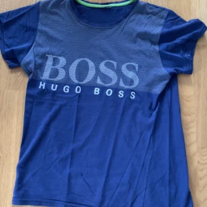 Hugo boss t-shirt  - Skick 7,5/10