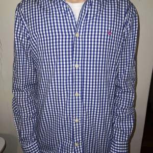 Säljer en blårandig Morris Skjorta Storlek: XS, Passar som S Material: 100% Cotton