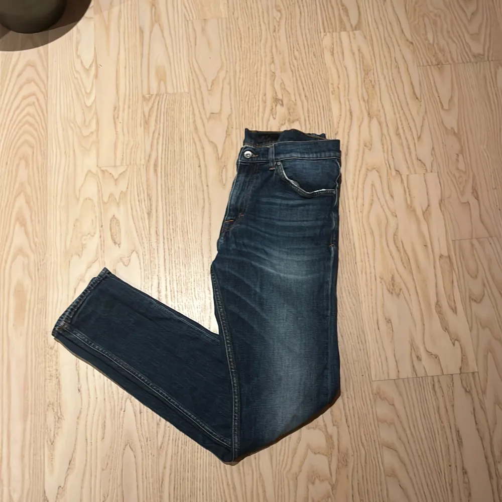 Säljer nu mina tiger of Sweden jeans då jag har vuxit ur dom skick 8/10. Jeans & Byxor.