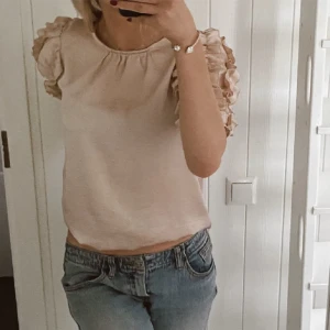 Topp - Så fin topp, perfekt nu till våren ❣️ 10/10 skick 🫶🏼