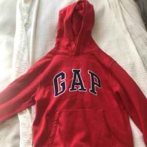 Gap huvudtröja röd - Fin aldrig använd bara inte min färg