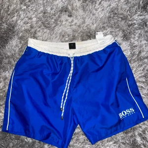 Hugo Boss Badbyxor  - Säljer dom här pga blev för stora för mig, använda 1 gång så dom är helt nyskick 10/10 riktigt snygga till sommaren Gratis frakt 