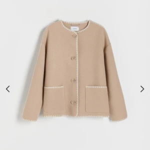 Vårjacka  - Så fin jacka, perfekt nu till våren!! I jättebra skick 