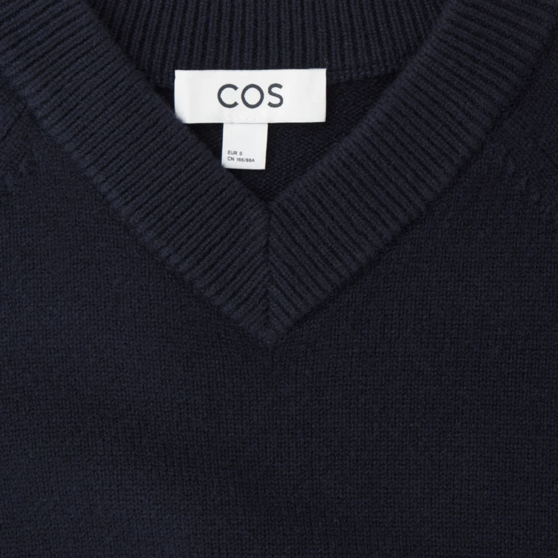Cos ”cropped v-neck wool jumper” i marinblått, strl L - 91