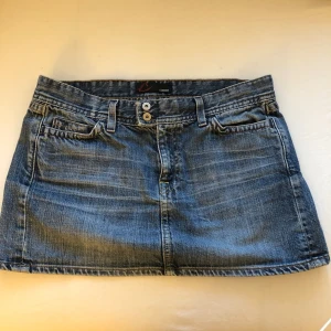 Jeanskjol från Crocker - Supersnygg jeanskjol från crooker! Köpt second hand och i toppenskick!❤️
