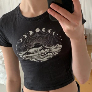 Magtröja - Bra skick, bara använd några få gånger, säljer för att jag inte använder den