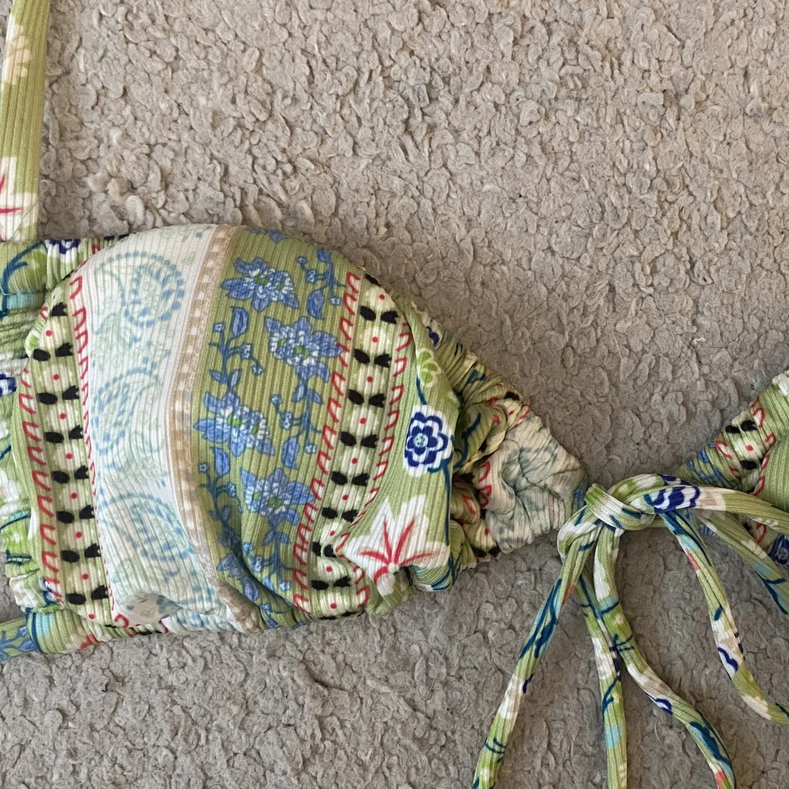 Söt bikiniöverdel  - 90