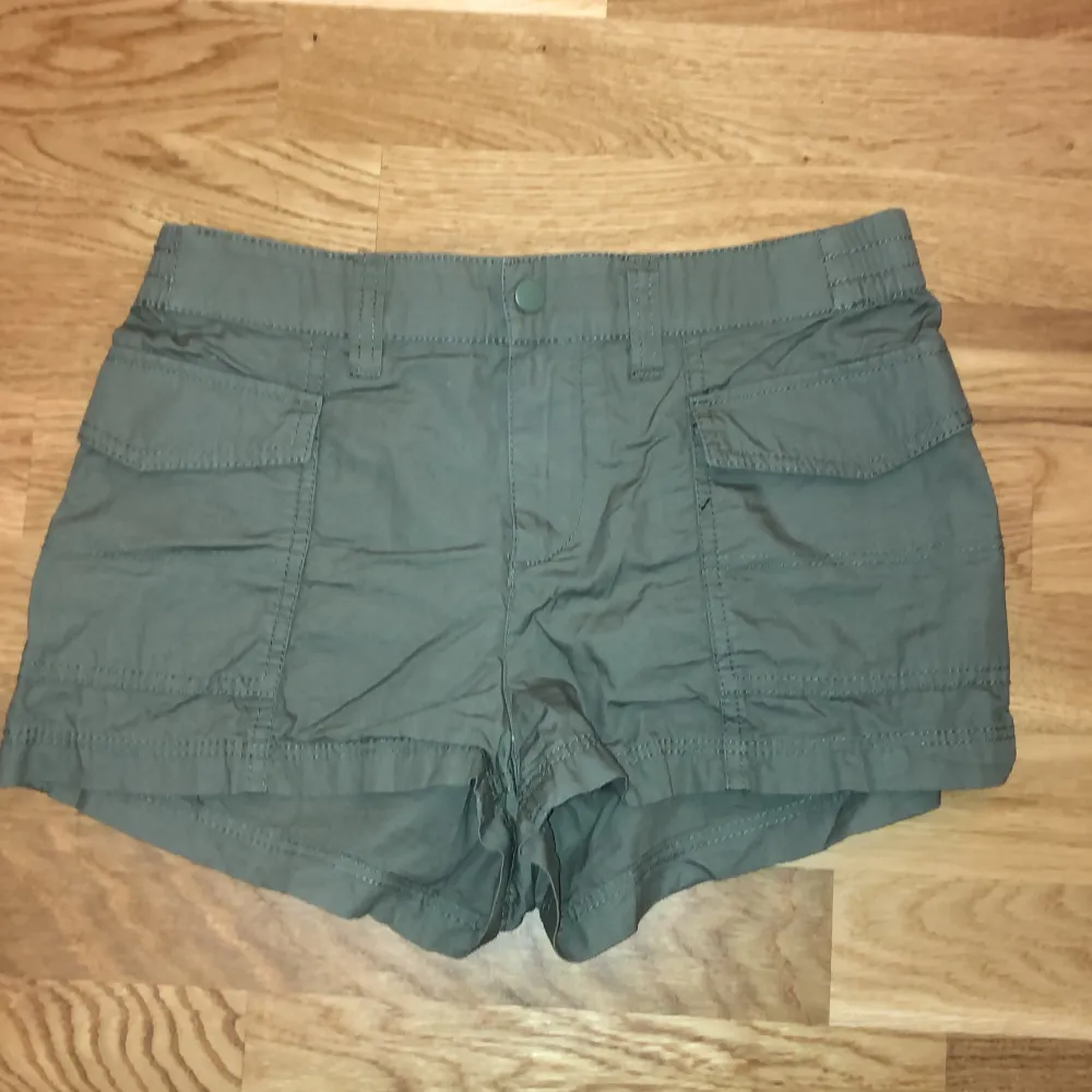 Ett par fina cargo shorts som knappt är använda . Shorts.