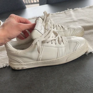 Valentino flycrew  - Säljer ett par fräscha valentino flycrew i storlek 40, har låda kvar 