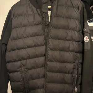 Moncler jacka  - Moncler jacka helt ny