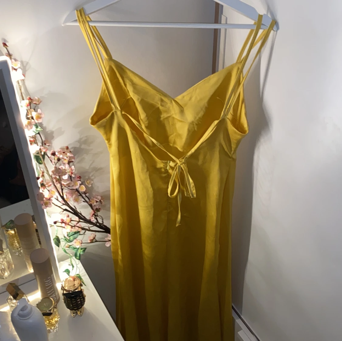 Gul/guldig balklänning  - 90
