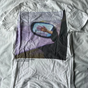 Hov1 merch - ”När jag ser dig” t-shirt. används inte längre💕 köpt på hov1s hemsida! obs. köparen står för frakt, hör av dig om du är intresserad🫶🏻