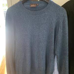 Sälje Oscar Jacobsson sweatshirt, riktigt snygg färg o passar till de mesta, köpt för 1200