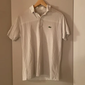 Lacoste pike - Säljer denna feta piké för endast 399 kr. Skick 8/10 nästan aldrig andvänd. Säljes pga ingen användning längre 
