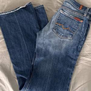 Jeans från 7 för all mankind slm jag säljer då dom tyvärr ör för små för mig💕