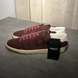 Ysl -  Hej säljer nu dessa as snygga saint Laurent skorna nypriset ligger på 6500 kr mitt pris 2899 ! Storlek 45