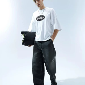 T-shirt  - Ny tshirt, inte använd, i förpackning. Ny pris 229! 