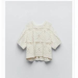 Snygg kofta! - Super snygg kofta som egentligen är en tröja med öppen rygg men man kan använda som en kofta som mig på bilden! Aldrig använd!