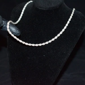 925 sterling silver pläterat Cordell halsband - • Pläterat i äkta 925 sterling silver • Finns i 4 mm Kom pm vid frågor😊mvh 2shiny