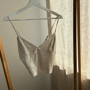 Superfin linentopp  - tröja i linne, superfin och oanvänd från urban outfitters. I storlek xs. 150+frakt