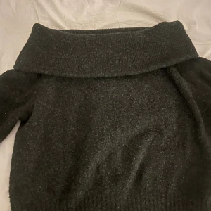 Stickad tröja - Axel stickad tröja i grå i storlek S. Från HM. Skriv för fler bilder.