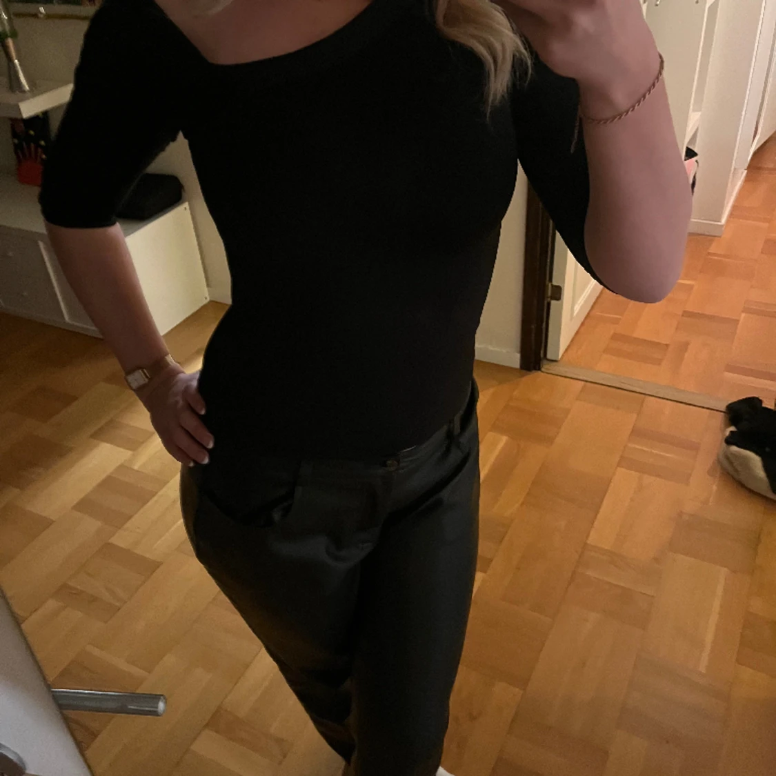 Svart sneskuren tröja 