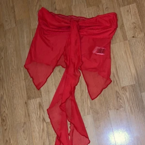 Röd topp - Endast testad, kan mötas i Västerås annars står köpare för frakt.