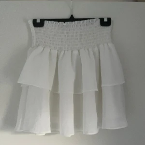 Kjol - Fin sommarkjol!  Använd endast 1 gång