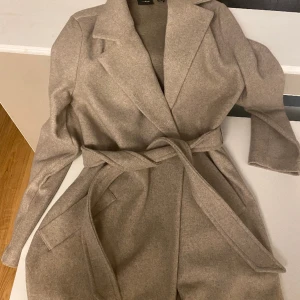 Vero Moda kappa  - Storlek M  Aldrig använd 