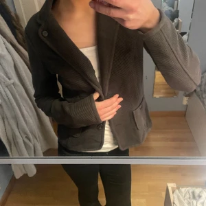 Grön kofta - Kofta från Stockholm lm. Bra skick! Mörkgrön