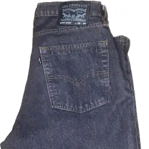 Över feta baggy Levis jeans 🙌 Svart/grå Knappt använda  Väldigt bra skick 👍 Pris kan diskuteras‼️