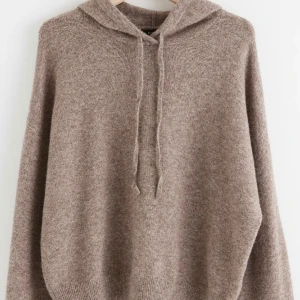 Stickad hoodie - Storlek s,hyfsat bra skick men andvänd ett par gånger .skriv privat för bild❣️ den är slutsåld men original priset va 350 men säljer för 200