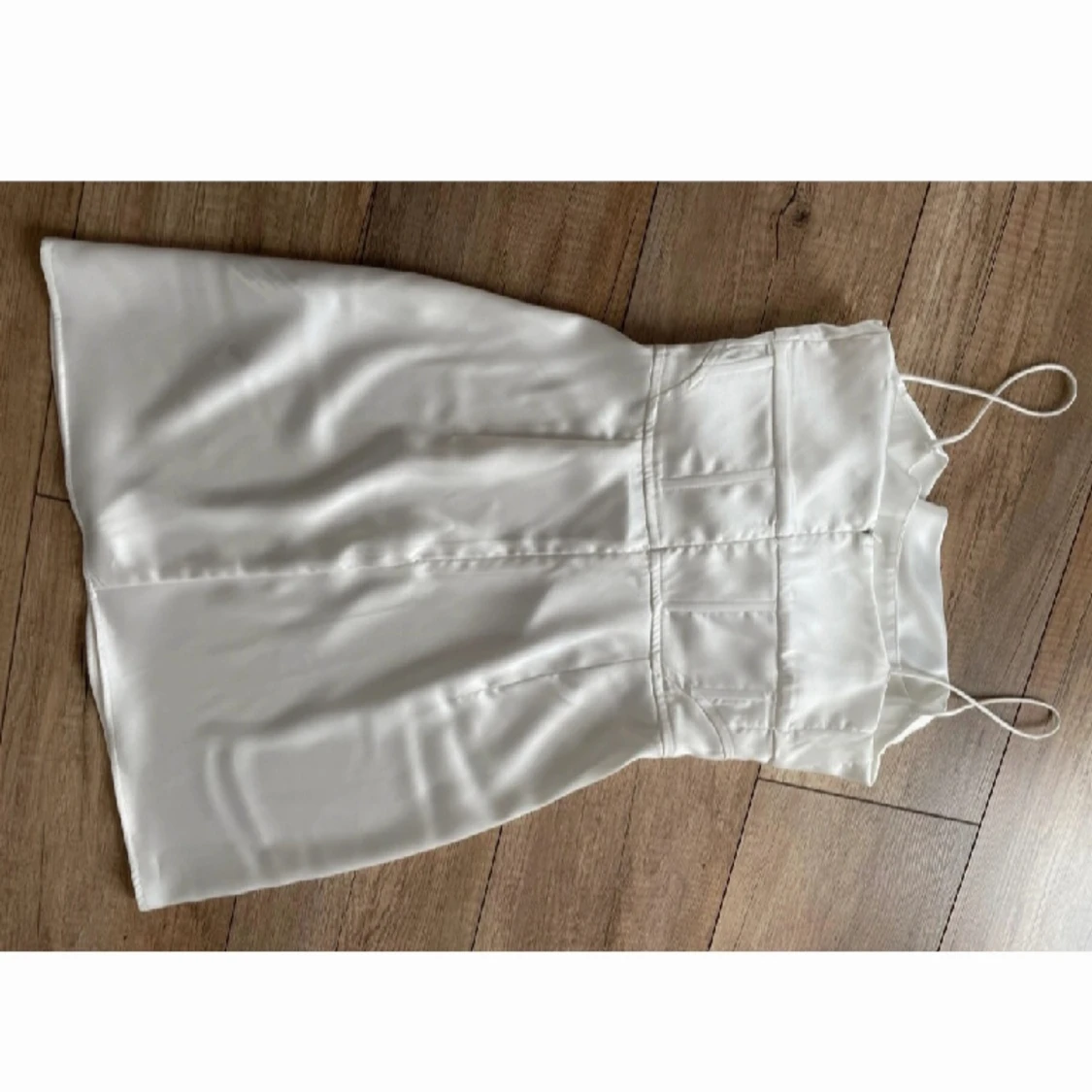 Zara vit satinklänning - 90