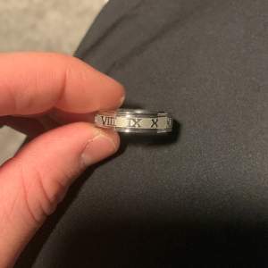 Säljer denna ring då den är för stor. Rostfritt stål.