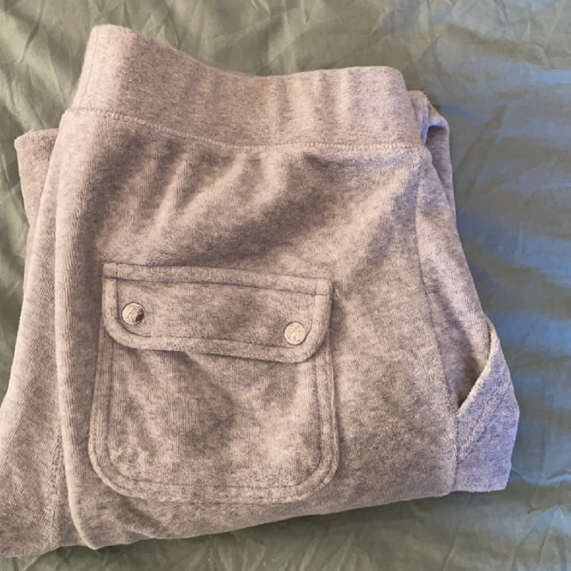 Gråa juciy couture byxa använda ett par ggr  - 90