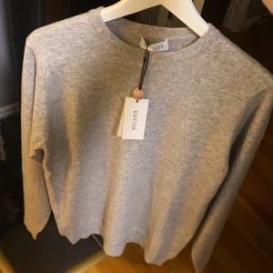 Davida tröja - Säljer nu min helt nya riktigt snygga davida kashmir tröja i storlek S. Nypris 2600 mitt pris 1499❕hör av er vid fler funderingar. budgivning börjar på 1000