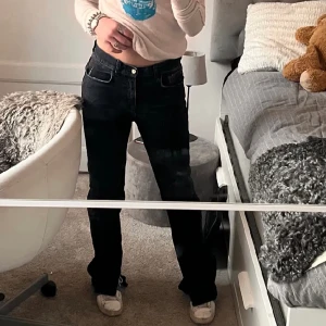 Lågmidjade jeans - Jätte fina jeans som jag aldrig får någon användning av storlek 38 men sitter perfekt på mig som har 36❤️