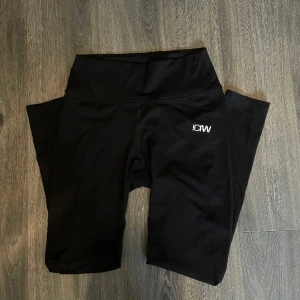 ICIW scrunch tkghgs - Scrunch tights från ICIW i storlek M. Helt nya, endast provade.