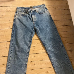 Nudie rad rufus  - Sjukt snygga Nudie jeans rad rufus i storlek 34x32, superbra skick (knappt använda) nypris 1600