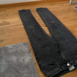 Riktigt feta svarta jeans, sitter perfekt! Pris kan diskuteras!