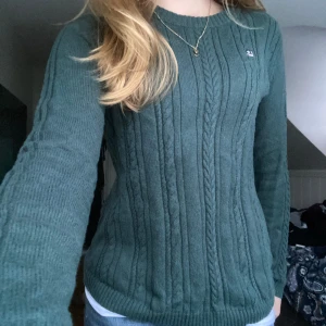 Stickad tröja - Gullig kabelstickad tröja från Bondelid 💕 fint skick stl M men passar mig som är en S