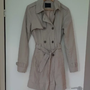 Trenchcoat  - Storlek m 