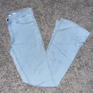 Ljus blå jeans, aldrig andvända jätte bra skick!🩵