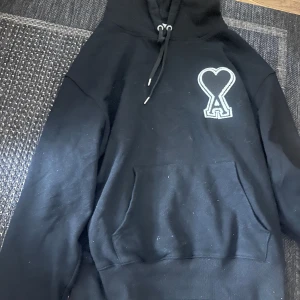 Ami hoodie - Hål i armen smutsig