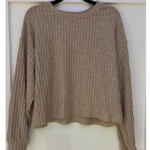 Tröja - Fin beige tröja från Zara!  Knappt använd