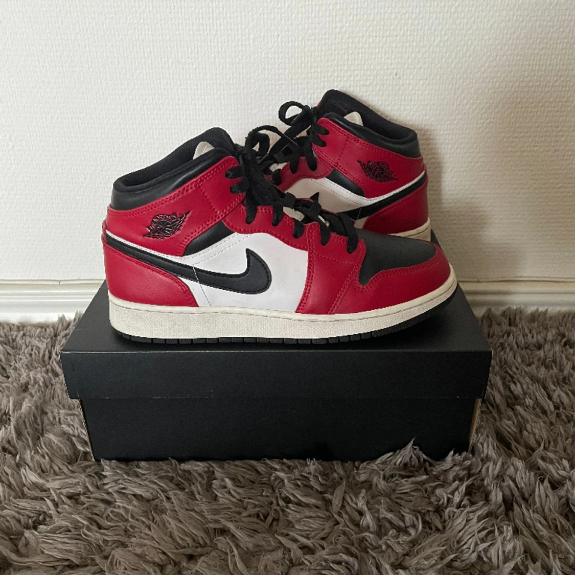 Air Jordan 1 Chicago Mid Black Toe