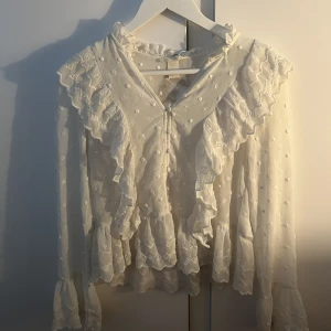 Volang blus  - Aldrig använt själv men köpt begagnad innan, men inte större defekter som syns 