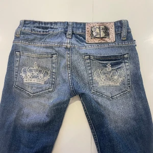 Victoria Beckham jeans 27 - Jätte fin skick,lite stora på mig, Jag är 162 och 40kg